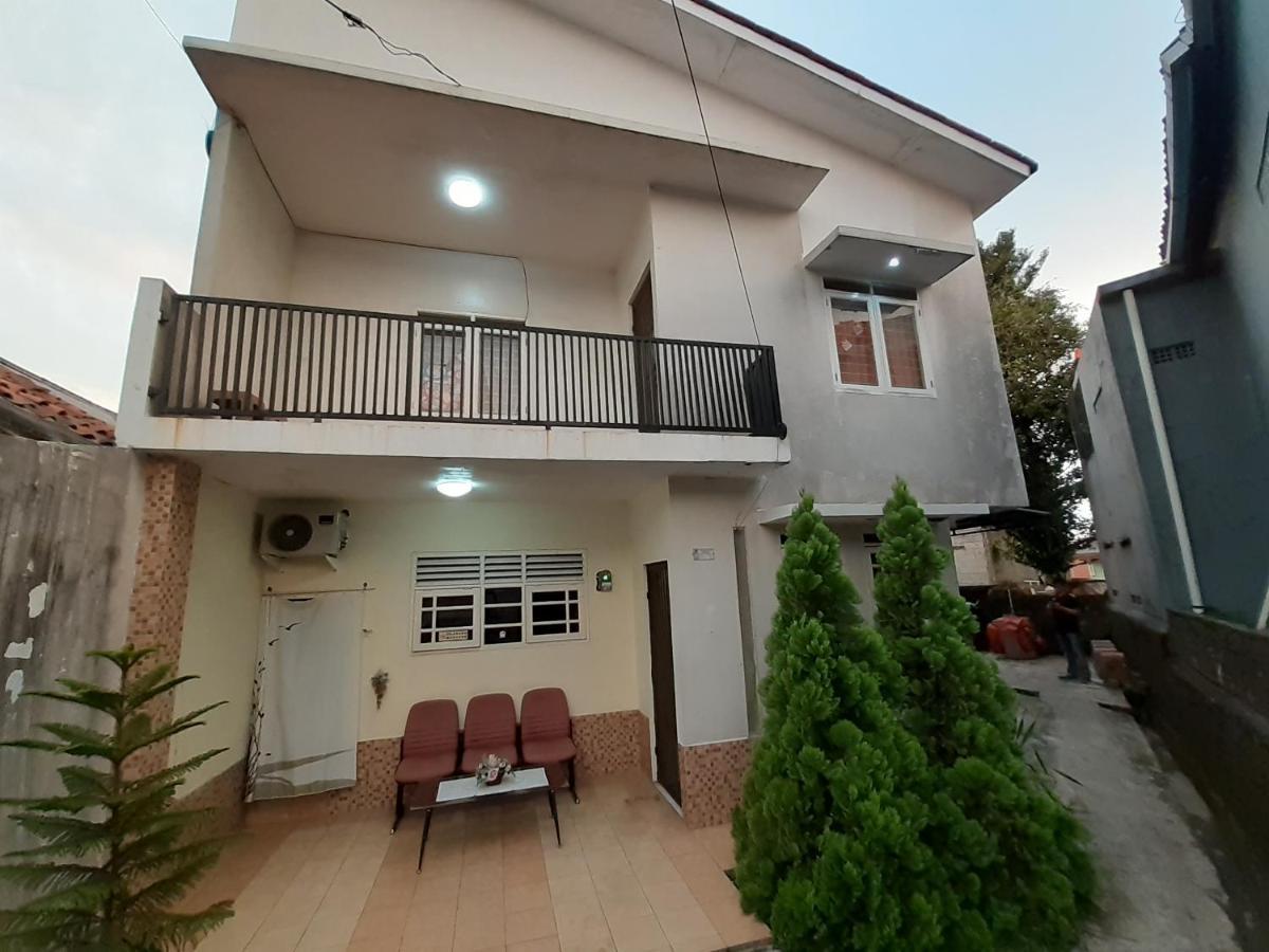 Hotel Kost Carmelia Syariah Baranangsiang Bogor Exterior foto