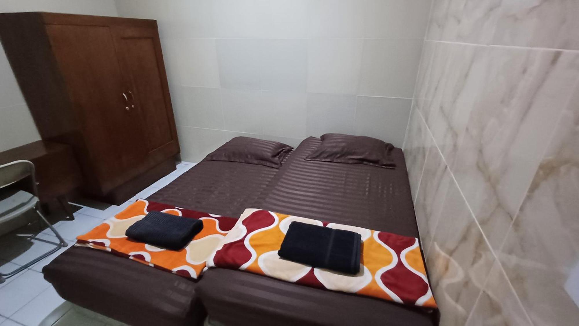 Hotel Kost Carmelia Syariah Baranangsiang Bogor Exterior foto